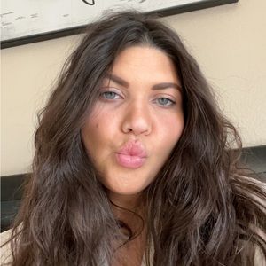 Meet your Posher, Alexandra